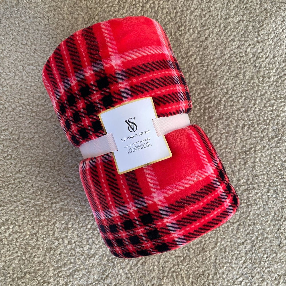 NWT Victoria's Secret Red Plaid Fleece Blanket